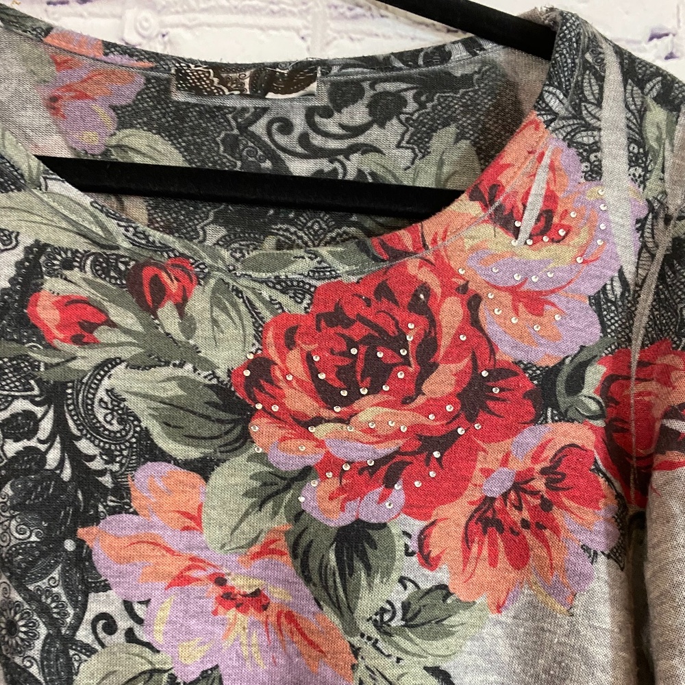 Pretty Shirt - Picture 3 of 7